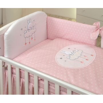 Set lenjerie din bumbac cu protectie laterala pentru pat bebelusi Sky Bunny Pink 120 x 60 cm Set lenjerie din bumbac cu protectie laterala pentru pat bebelusi Sky Bunny Pink 120 x 60 cm