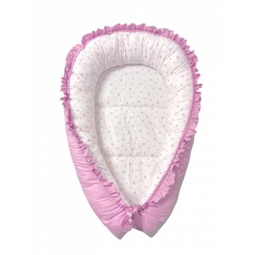 Cuib pentru bebelusi cu desfacere si volanase roz pal - stelute roz pal pe alb