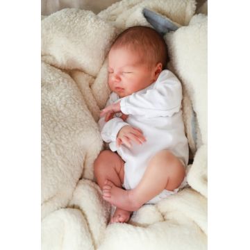 Paturica BabyLy pentru copii reversibila dublat bumbac waffle bej si tesatura bucle crem Teddy 100x70cm