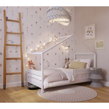 Patut tip casuta din lemn junior, 160x80 cm, Din lemn certificat FSC, Transformabil in casuta de joaca, Cu bariera de protectie, In stil scandinav, Alb, YappyKids, YappyHytte Bed Patut tip casuta din lemn junior, 160x80 cm, Din lemn certificat FSC, Transformabil in casuta de joaca, Cu bariera de protectie, In stil scandinav, Alb, YappyKids, YappyHytte Bed