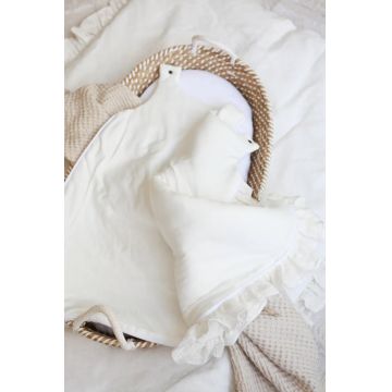 Sac de dormit BabyLy bumbac brodat alb cu volanase cu umplutura antialergica BabySoft marimea S 2-2,5 tog pe tot parcursul anului 0-9 luni