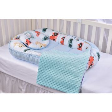 Set 3 piese babynest, paturica si pernuta model masinute si bleu