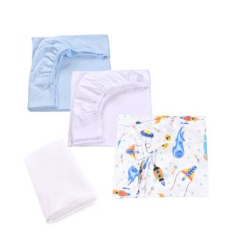 Set 3 cearsafuri bleu alb si model rachete si planete + protectie impermeabila patut 90x40 50 cm