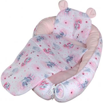 Set Baby Nest cu Pernita si Salteluta, fata dubla Pink Unicorns - Roz/Alb