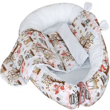 Set Baby Nest cu Pernita si Salteluta, fata dubla Wood - Alb/Multicolor