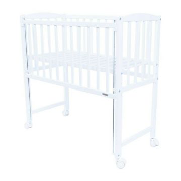 Patut din lemn bebe, 90x40 cm, Cu laterala culisanta, Cu roti, Certificat lemn FSC, Conform cu standardele de siguranta EN 716-1:2008, EN 716-2:2008, White, New Baby, Mateo