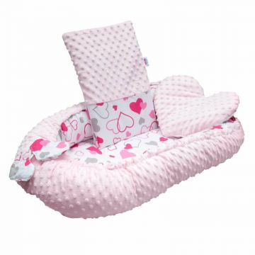 Set 3 piese New Baby Luxury Baby Nest cu paturica si pernuta in forma de inima Minky Hearts Pink