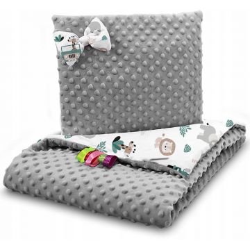Set paturica 75x100 cm si perna 35x30 cm pentru copii, BabyMam minky grey safari, versatila cu doua fete