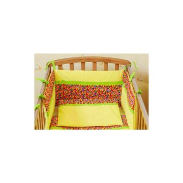 Kidsdecor - Protectie jumatate patut 60 x 120 cm Maruntei rosii cu banda verde fond galben
