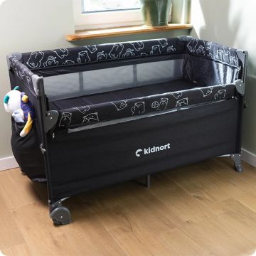 Patut de calatorie pentru copii, Kidnort, pliabil, multifunctional 3 in 1, din material Oxford 300, cu geantuta de depozitare, laterala culisanta, roti cu frana, accesorizat, Stugan Dark Grey