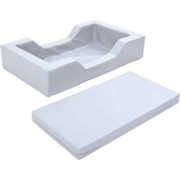Patut pentru cresa gri, 128 x 75 x 25 cm, din spuma, cu decupaj pentru acces, saltea 8 cm grosime inclusa, stivuibil