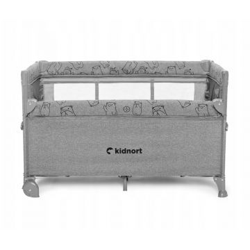 Set Patut pliabil 3 in 1 pentru copii,Kidnort,cu doua nivele,laterala culisanta,plasa de ventilatie,saltea pliabila si geanta de transport incluse,dimensiune 128x78.5x68 cm, Livsmiljo Light Grey + Saltea cocos Comfort 8 cm