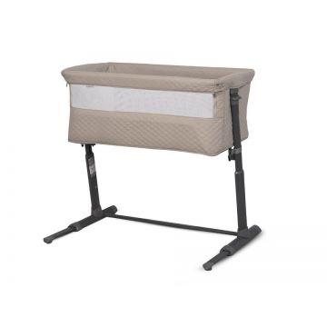 Patut Co-Sleeper 2 in 1 pentru copii Colibro BySide Bassinet, cu saltea inclusa, inaltime reglabila pe 9 nivele si unghi de inclinare de 30 de grade, sistem automat de retractare picioare, dimensiune 93 x 58 cm, Taupe