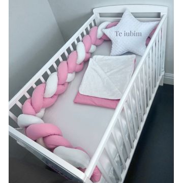 Lenjerie cu aparatoare impletita in 3, din bumbac, lungime 240 cm, cu cearsaf, paturica si perna steluta Te iubim RozAlb