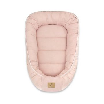 Cosulet bebelus, Qmini, Pentru dormit, Baby Nest 55 x 75 cm, Husa 100% muselina dubla, Material certificat Oeko Tex Standard 100, Powder Pink