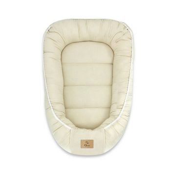 Cosulet bebelus, Qmini, Pentru dormit, Baby Nest 55 x 75 cm, Husa 100% muselina dubla, Material certificat Oeko Tex Standard 100, Warm beige
