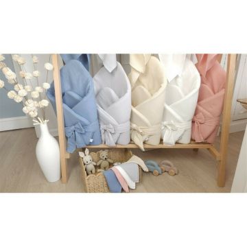 Paturica de infasat Qmini Gray, din muselina dubla, inchidere cu panglica, 75x75 cm