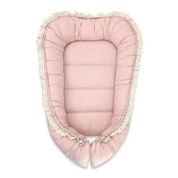 Cosulet bebelus, MimiNu, Premium, Pentru dormit, Baby Nest 55 x 75 cm, Cu Volanase si dantela, Husa 100% bumbac, Din bumbac certificat Oeko Tex Standard 100, Powder Pink