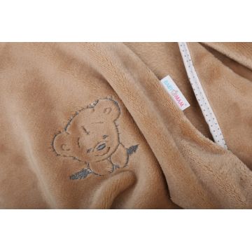Paturica din plus pentru copii BabyMam, dimensiune 75 x 100 cm, model brodat Cappuccino Teddy Bear