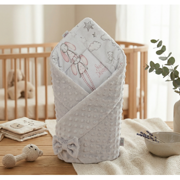 Paturica multifunctionala de infasat bebelusi Bocioland Minky Sleeping Bunny 80x80 cm, cu 2 fete, din bumbac 100, fixare cu fundita asortata