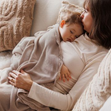 Paturica tricotata Babyono 167403 din fibre de bambus maro 75x100 cm