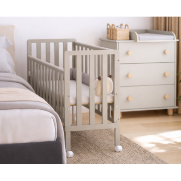 Patut din lemn Bambi casmir cu laterala culisanta, roti cu blocare si protectie silicon pentru dentitie, 100 x 50 cm