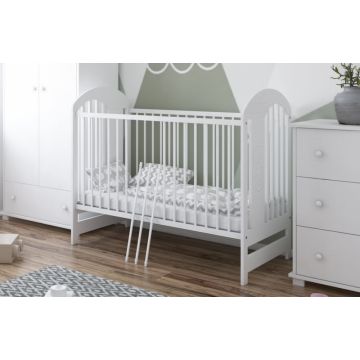 Patut din lemn pentru copii Tymon alb 120 x 60 cm, design modern cu somiera reglabila si   3 bare laterale detasabile 0-4 ani