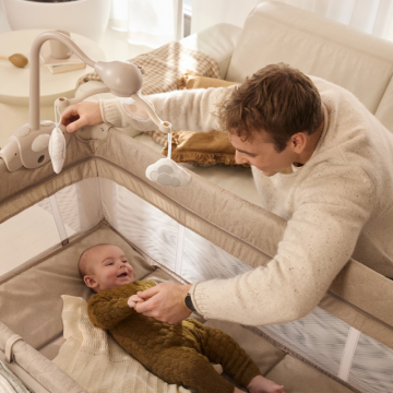 Patut pliabil pentru copii Kinderkraft Leody UP Grey cu 2 nivele, dimensiuni 120x60 cm, accesorii incluse