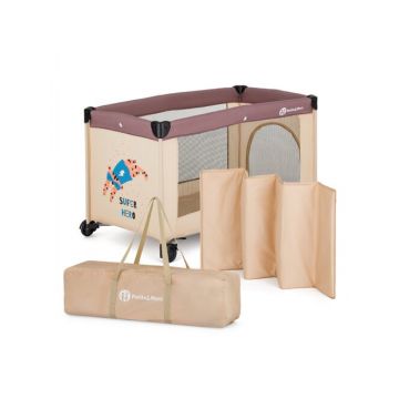 Patut pliant, Petite&Mars, Koot, 120 x 60 cm, Cu roti, Functie de tarc, Pliere compacta, Include geanta de transport, Intrare laterala cu fermoar, Pereti din plasa, Pana la 15 kg, 0-30 luni, Maro