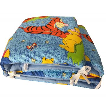 Set de aparatori pufoase h35 pat 140x70 cm DeLuxe Distractie cu Aiurila pe albastru