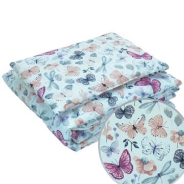 Set lenjerie de patut pentru copii Kerstin Butterfly, compus din 3 piese, cu Husa de pilota, Fata de perna si Bumper, realizate din bumbac, prevazute cu fermoare