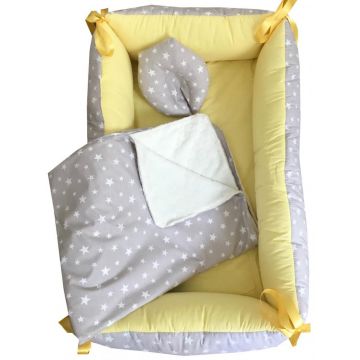 Reductor Bebe Bed Nest cu paturica si pernuta antiplagiocefalie Stelute grigalben